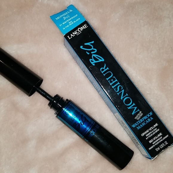 Makeup - Picture 1 of 1